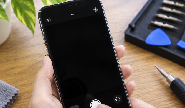 カメラが真っ黒で映らない…スマホ修理前に確認したいポイント